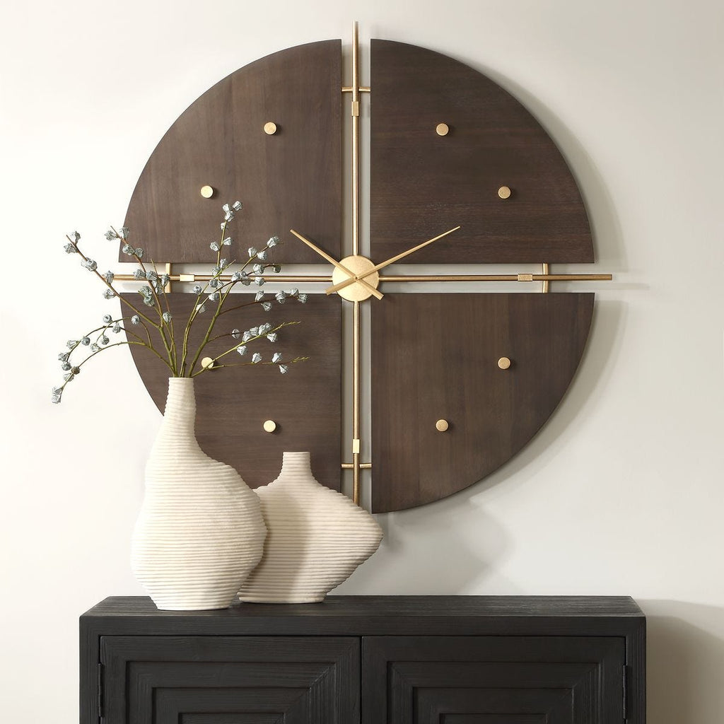 Walnut Elegance Wall Clock de Uttermost en acabado Walnut Veneer / Metallic Gold Iron Rods