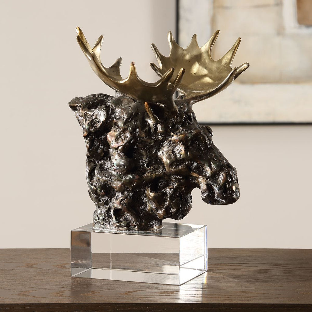Moose Bust, Sculpture de Uttermost en acabado Tarnished bronze with gleaming gold antlers on crystal base