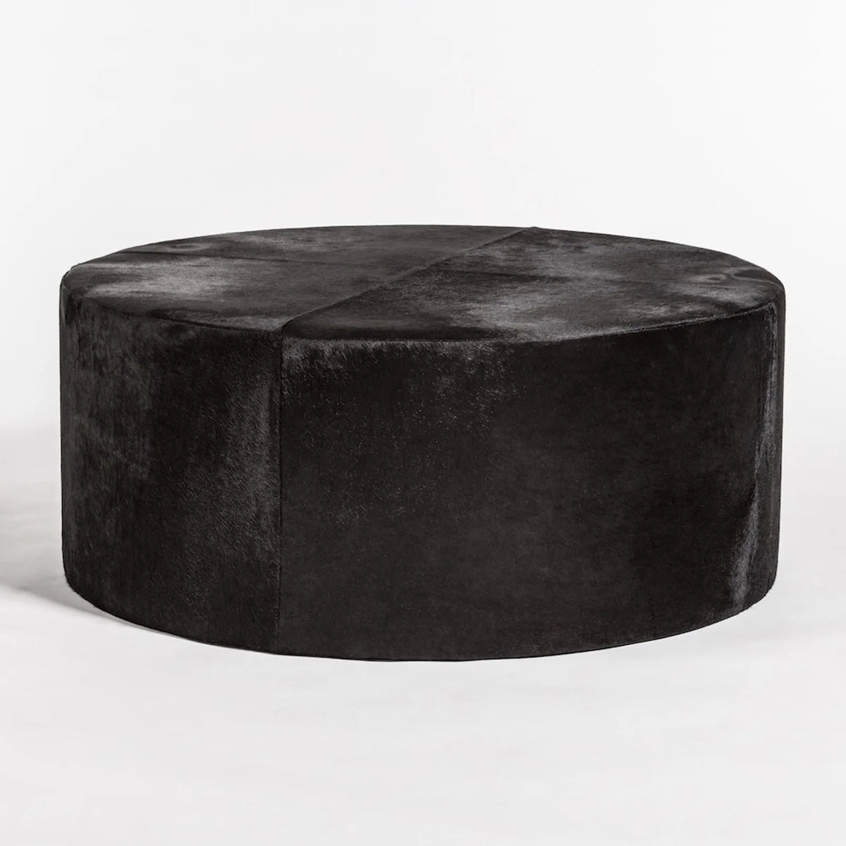 St. Francis Large Leather Ottoman de Alder & Tweed en acabado Ebony Hide leather, forged iron base